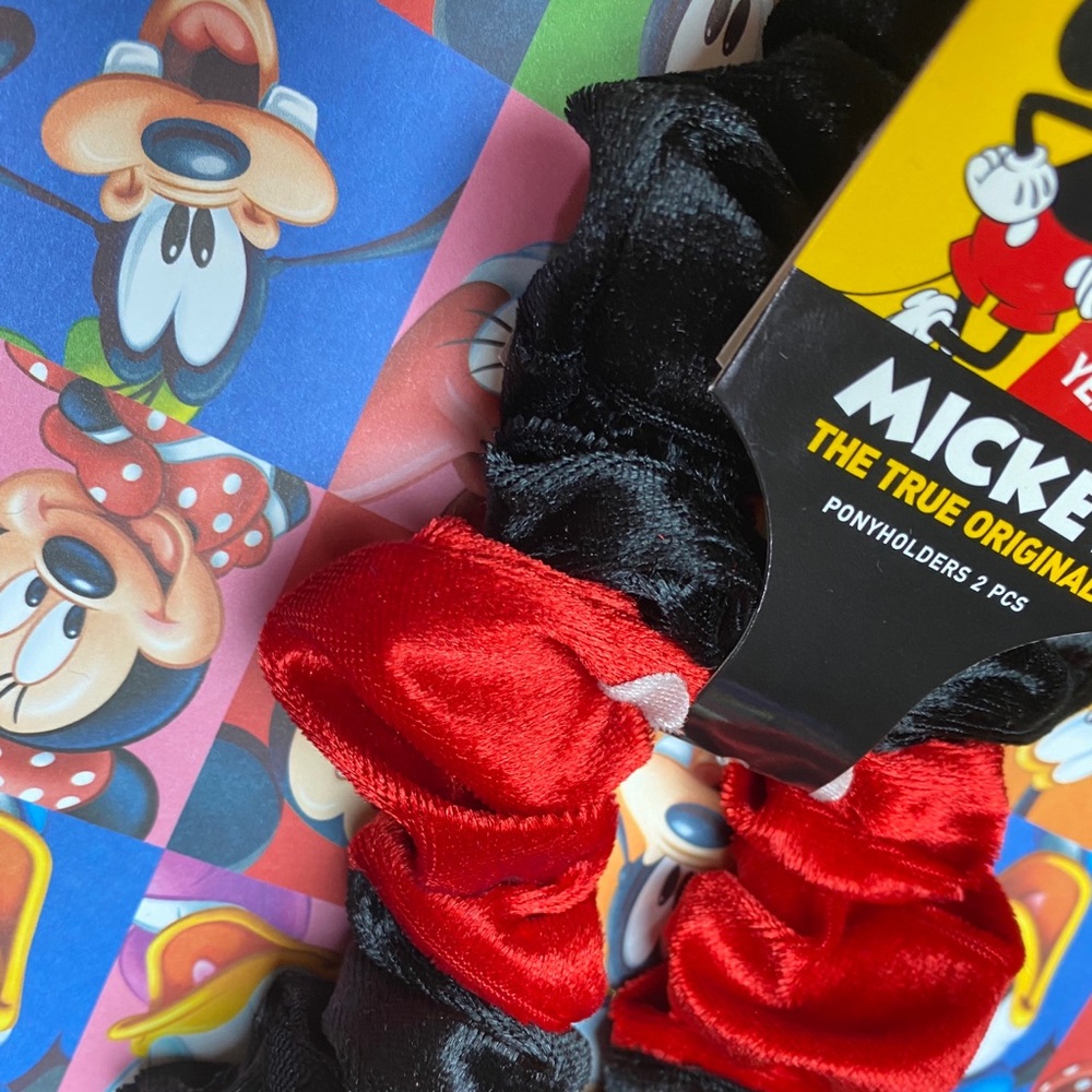 🎈Disney's Mickey Mouse Velvet Scrunchies Duo - Picture 6 of 11